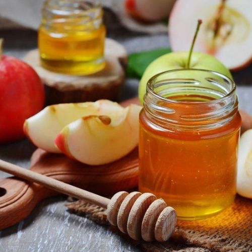 Paul's Run residents enjoy Apples with honey for Rosh Hashanah.